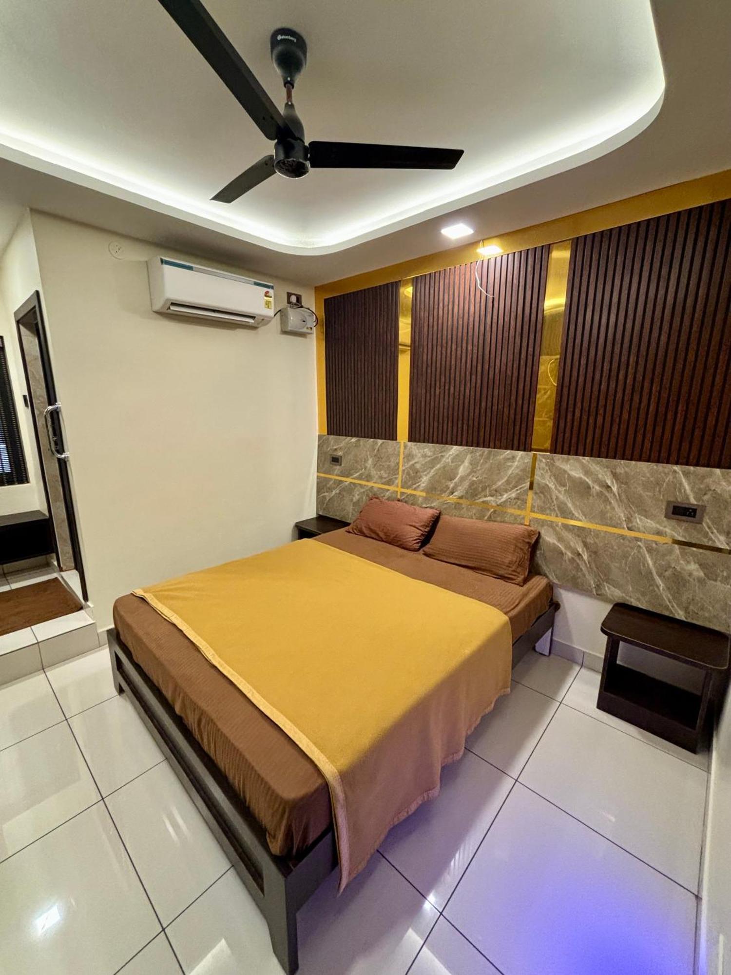 Sundar Lodge Tiruppatur Buitenkant foto
