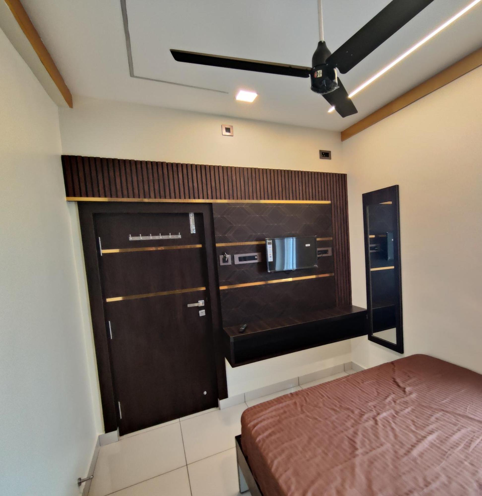 Sundar Lodge Tiruppatur Buitenkant foto